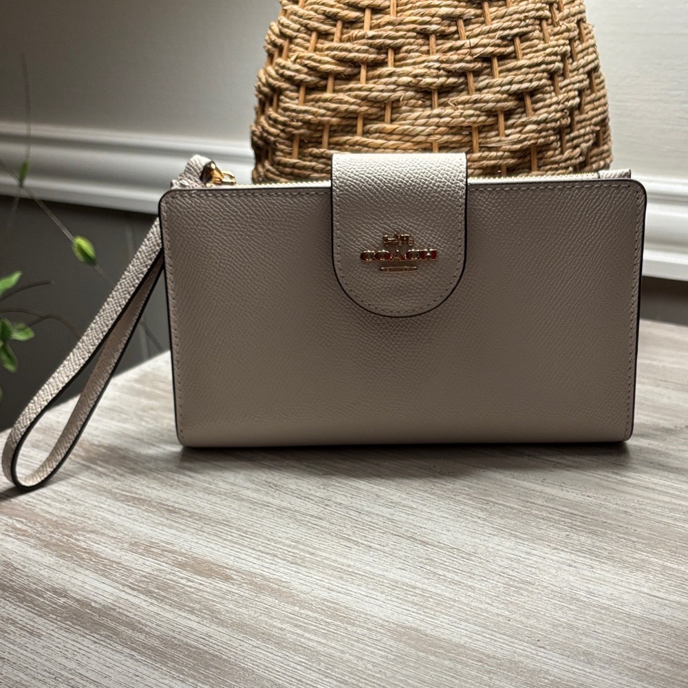 Coach Tech wallet/wristlet in Chalk. NWT